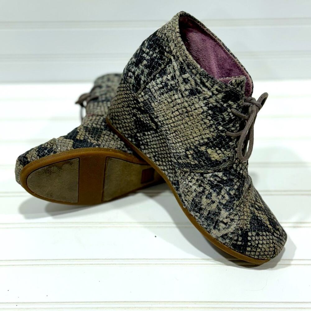 Toms Women's Size 8.5 Faux Snakeskin Wedge Heel Bootie
